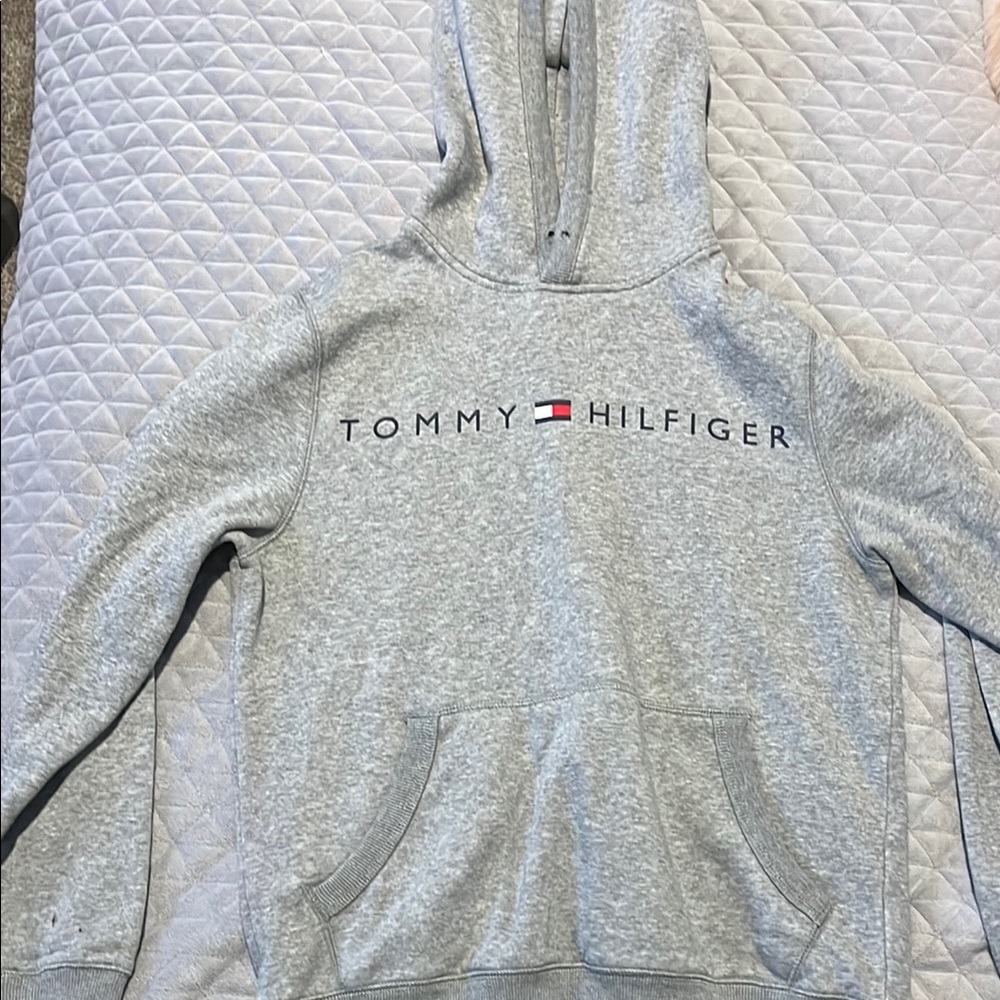 Tommy Hilfiger Gray Sweater Classic Design